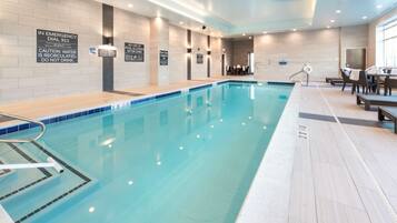 Hồ bơi trong nhà