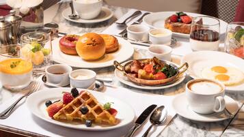 Daily cooked-to-order breakfast for a fee