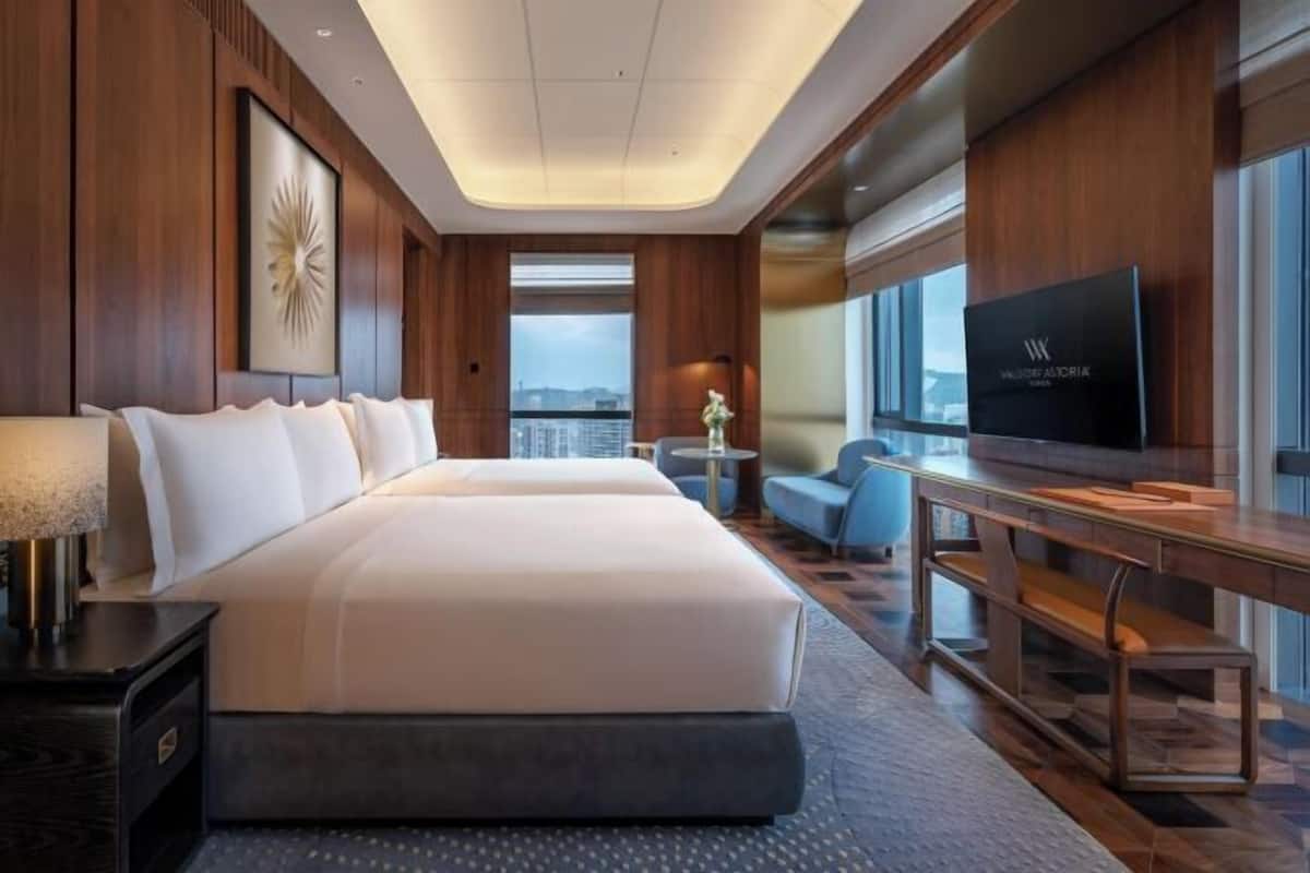 Premium bedding, free minibar, in-room safe, individually decorated