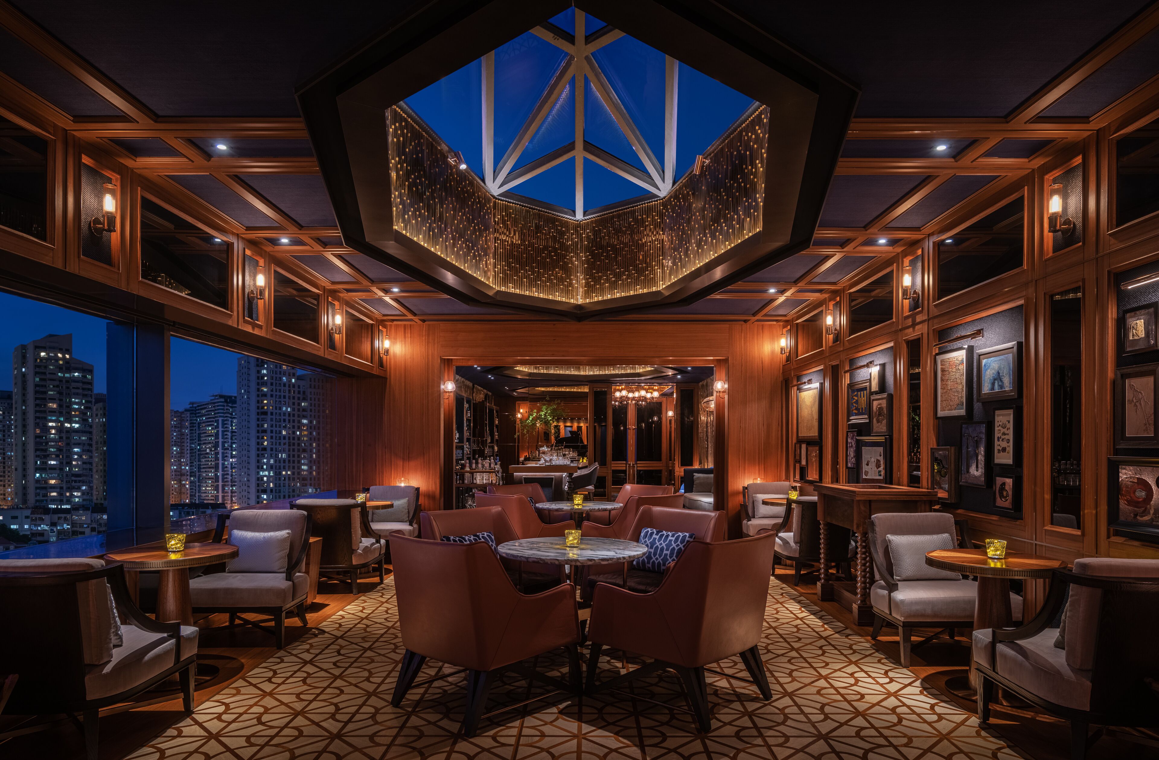 5 restaurants; breakfast, lunch, dinner and brunch served 