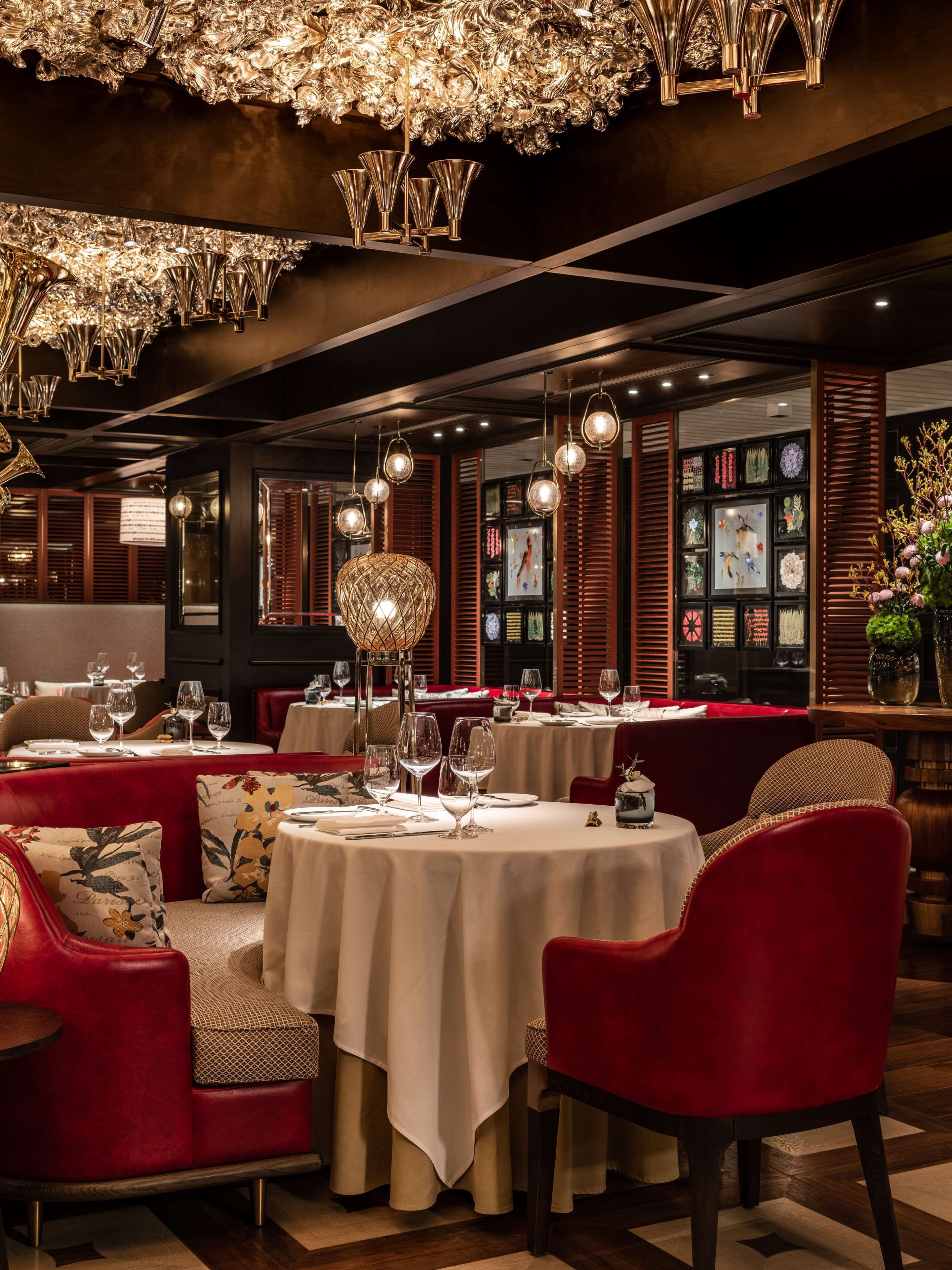 5 restaurants; breakfast, lunch, dinner and brunch served 
