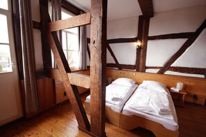 7 bedrooms, free WiFi, bed sheets