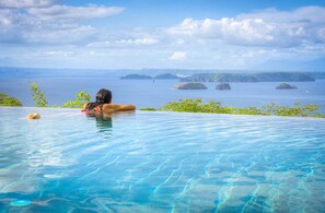 Outdoor pool, a heated pool - Ocean-View Luxury Villa – All-Inclusive with Helipad, Gym & Chauffeur (Playa Ocotal)