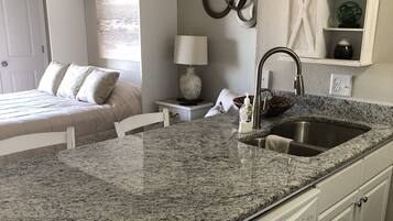 1 chambre, fer et planche à repasser, Wi-Fi gratuit, draps fournis