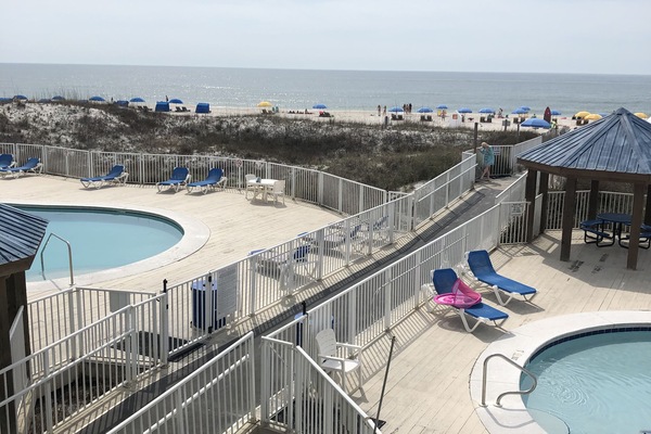 Piscina a l'aire lliure i piscina climatitzada