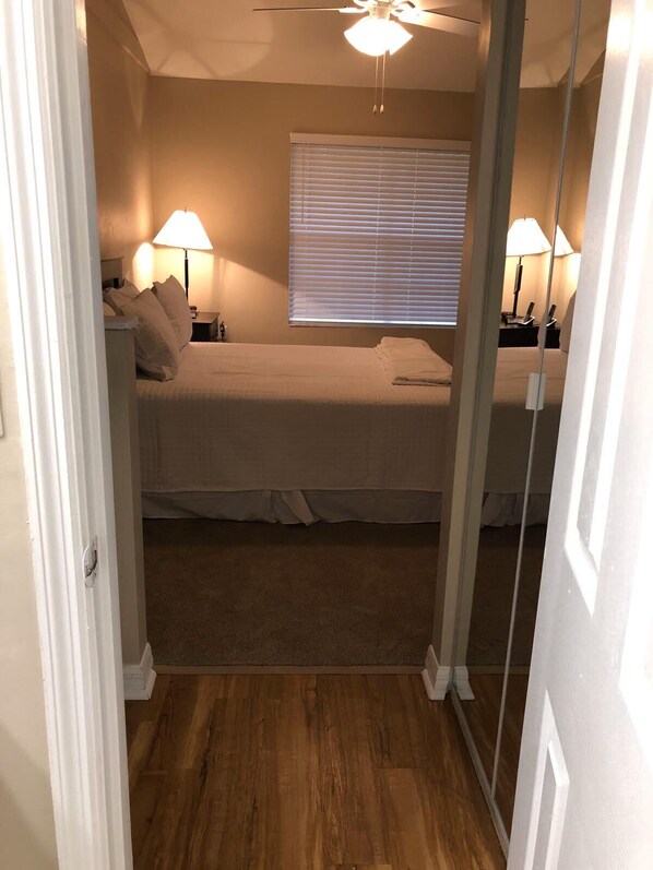 1 habitación, tabla de planchar con plancha, wifi y ropa de cama 