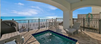 Remodeled Beachfront⛵️⛵️Frangista's Finest 5BR😎😎EV Charger🐠Splash Pool🦀Arcade Game