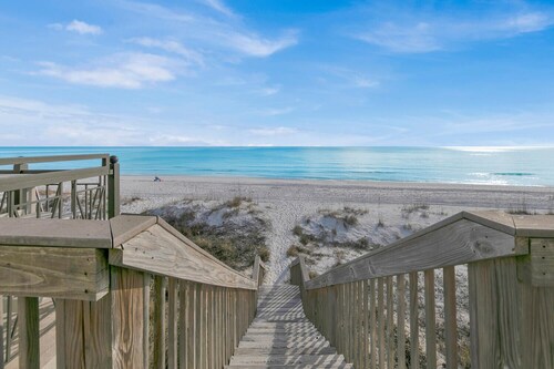 Remodeled Beachfront⛵️⛵️Frangista's Finest 5BR😎😎EV Charger🐠Splash Pool🦀Arcade Game