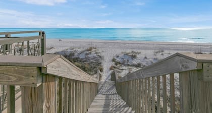 Remodeled Beachfront⛵️⛵️Frangista's Finest 5BR😎😎EV Charger🐠Splash Pool🦀Arcade Game