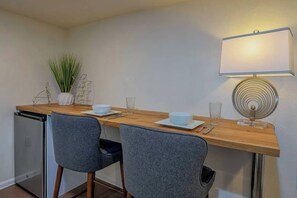 Interior - Private new garden apartment w Hot Tub (Camas)