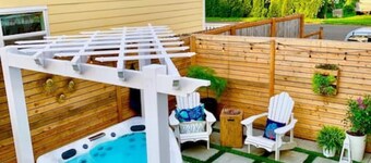 Private new garden apartment w Hot Tub