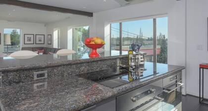 Suuri eklektinen 1 BR ravintolan yläpuolella 15 min PDX: lle