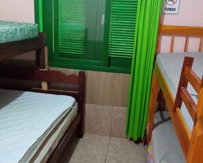 Family Room (Numero 1,2 e 4) | Iron/ironing board, free WiFi - Pousada Vem Verao (Cidreira)