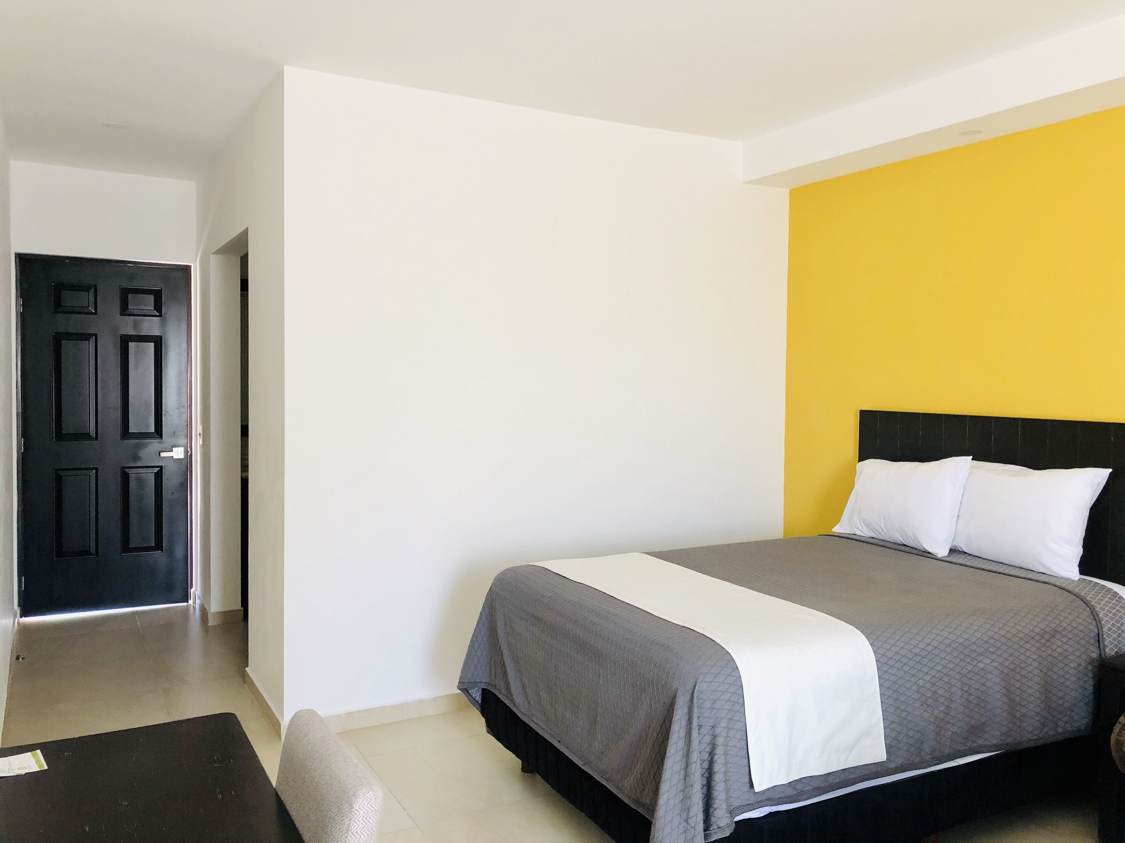 Habitación doble Confort | Escritorio, insonorización, wifi gratis y ropa de cama 