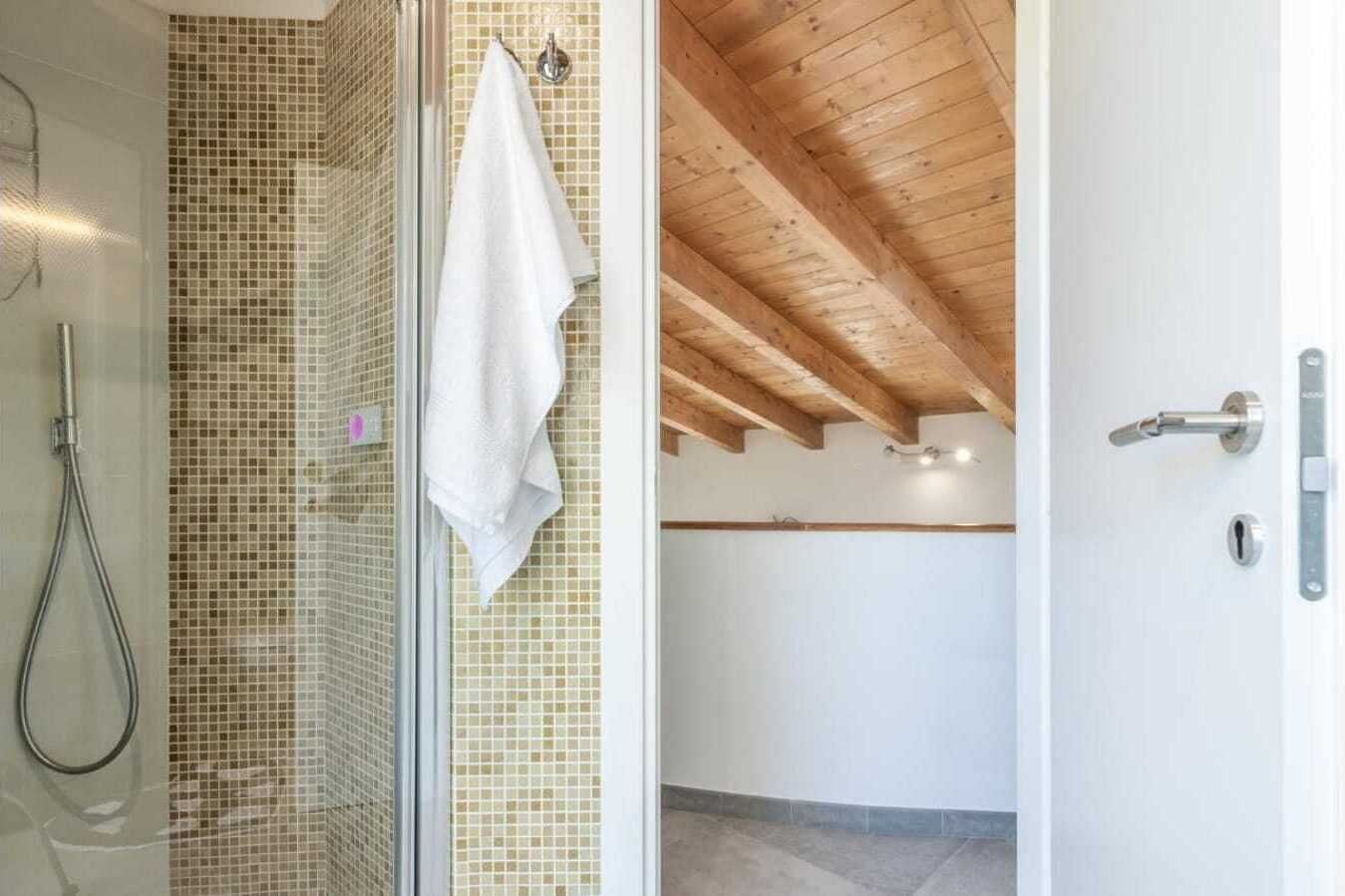 Doccia, asciugacapelli, bidet, asciugamani
