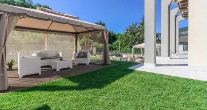 Detached villa with outdoor hot tub, swimming pool and lawn