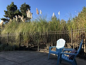 Terrace/patio - 2 BLOCKS to BEACH!! 3 bedroom FAMILY & DOG- FRIENDLY w/FENCE! Close to Pelican!  (Pacific City)