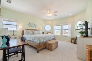 4 室のベッドルーム、WiFi (無料)、ベッドシーツ