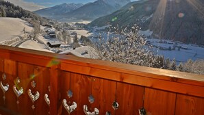 House | Balcony - Spacious Holiday Home in Wald im Pinzgau With Sauna (Wald im Pinzgau)