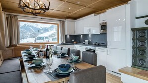 Dining - Spacious Holiday Home in Wald im Pinzgau With Sauna (Wald im Pinzgau)