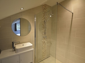 House | Bathroom | Shower - Cozy Holiday Home in Polleur with Hot Tub (Theux)