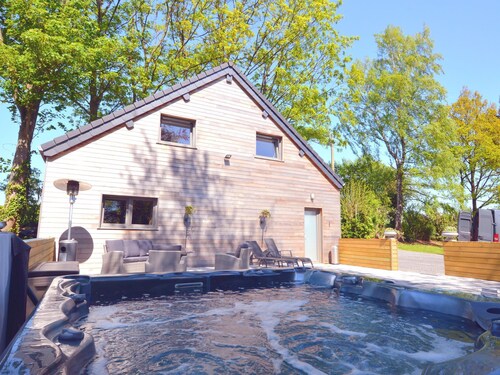 Cozy Holiday Home in Polleur with Hot Tub