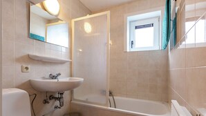 Ferienhaus | Badezimmer | Duschwanne