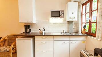Apartment | Dapur peribadi | Dapur, kerusi tinggi