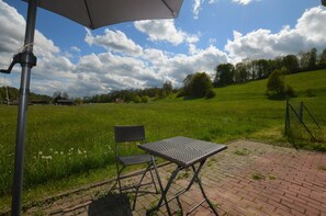 Apartment | 1 bedroom, individually furnished, bed sheets - Retreat With Garden Views (Dolní Lánov)