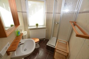Apartment | 1 bedroom, individually furnished, bed sheets - Retreat With Garden Views (Dolní Lánov)