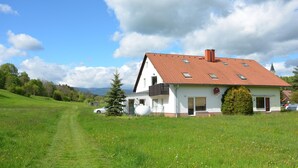 A white house with a red roof, a visible chimney, and a small garden area. - Retreat With Garden Views (Dolní Lánov)