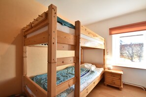 Cottage | 5 bedrooms, bed sheets