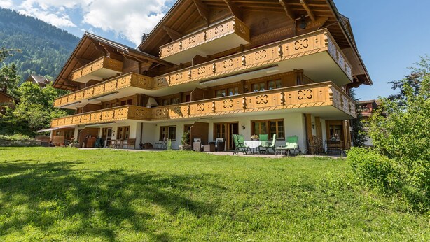 Chalet | Exterior - Luxury Apartment on the Ground Floor in Zweisimmen Ski-in and Ski-out (Zweisimmen)