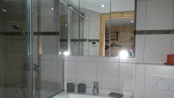 Apartment | Bathroom