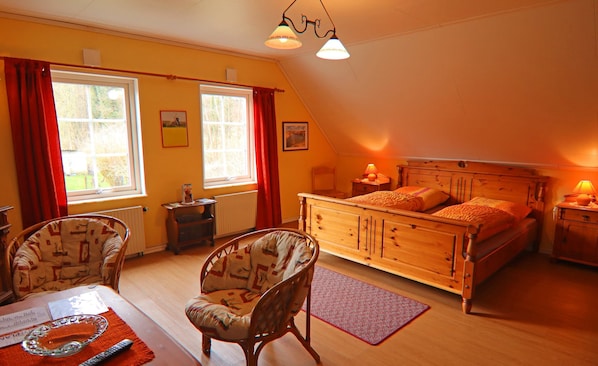 Apartment | 2 bedrooms, individually furnished, bed sheets