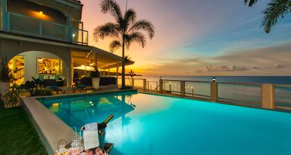 Portside Villa: Private deck and beach access, with amazing views of the ocean