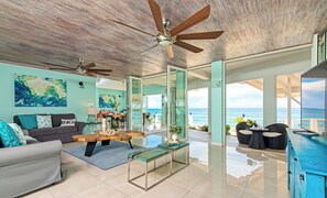 Smart TV, table tennis, stereo - Portside Villa: Private deck and beach access, with amazing views of the ocean (Discovery Bay)