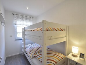 House | 3 bedrooms, individually furnished, bed sheets