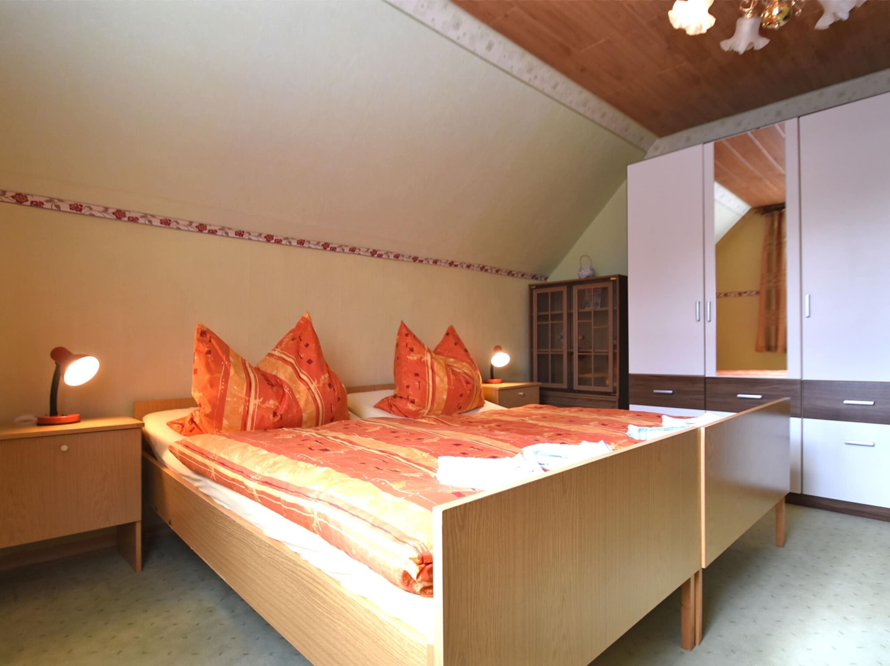 House | 1 bedroom, individually furnished, bed sheets