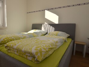 3 Schlafzimmer, individuell eingerichtet, Bettwäsche