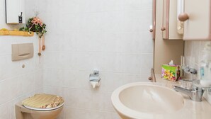 Shower - Beautiful Property With Terrace and a Small Garden (Gerolstein)