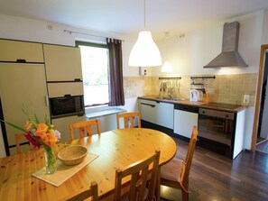 House | Dining - Geraumiges Ferienhaus in Hessen mit Garten (Waldeck)