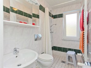 Apartment | Bathroom - Spacious Stay Near Trails (Masserberg)