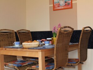 Apartment | Dining - Cozy Apartment in Kühlungsborn With Terrace (Kuehlungsborn)