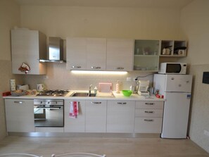 Private kitchen - Seaside Getaway- Pet-friendly (Carrara)