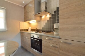 Apartment | Private kitchen - Apartment in Zell Near Mosel River & Vineyards (Zell (Mosel))