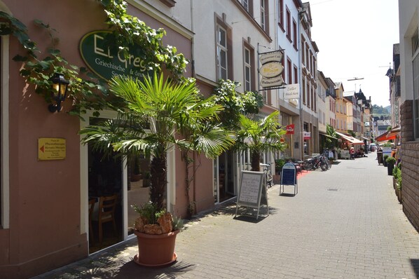 A street with buildings, a sign for a restaurant, and a potted plant. - Apartment in Zell Near Mosel River & Vineyards (Zell (Mosel))