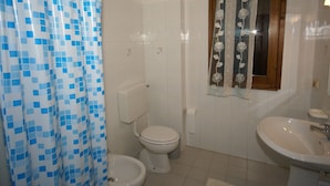 House | Bathroom - Nice & Cozy Apartment in Natural Environment near Chianti Valley (Castiglion Fiorentino)