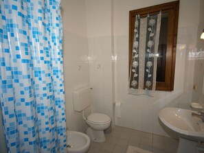House | Bathroom - Nice & Cozy Apartment in Natural Environment near Chianti Valley (Castiglion Fiorentino)