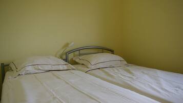 House | 3 bedrooms, individually furnished, iron/ironing board, bed sheets